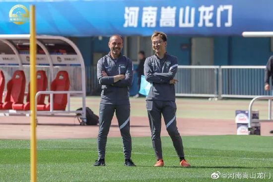 晴儿，实在不行，咱还是乔装改扮一下，从前院正门混进去。
